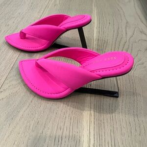 Sexy GOOD AMERICAN hot pink sandals🔥